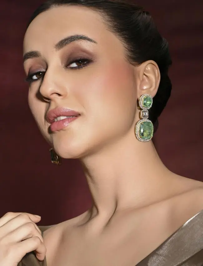 Lustrous Green Dangler Earrings JBRMR24ER26