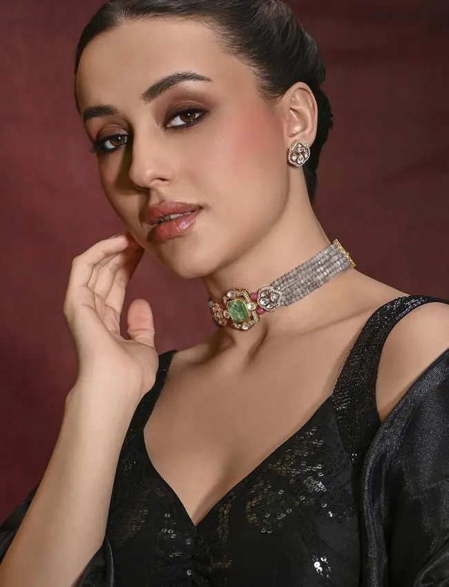 Dazzling Choker With Earrings