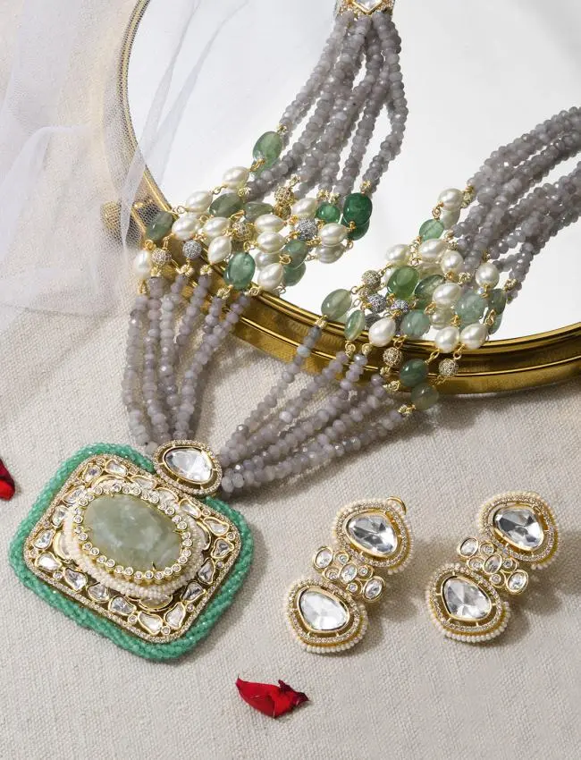 Enigmatic Necklace With Earrings JBRMR24NKS62