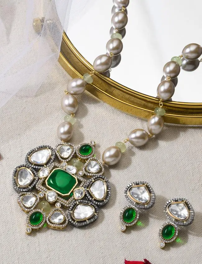 Glistening Necklace With Earrings JBRMR24NKS69
