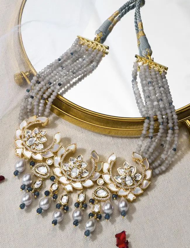 Grandiose Grey Choker With Earrings JBRMR24NKS75