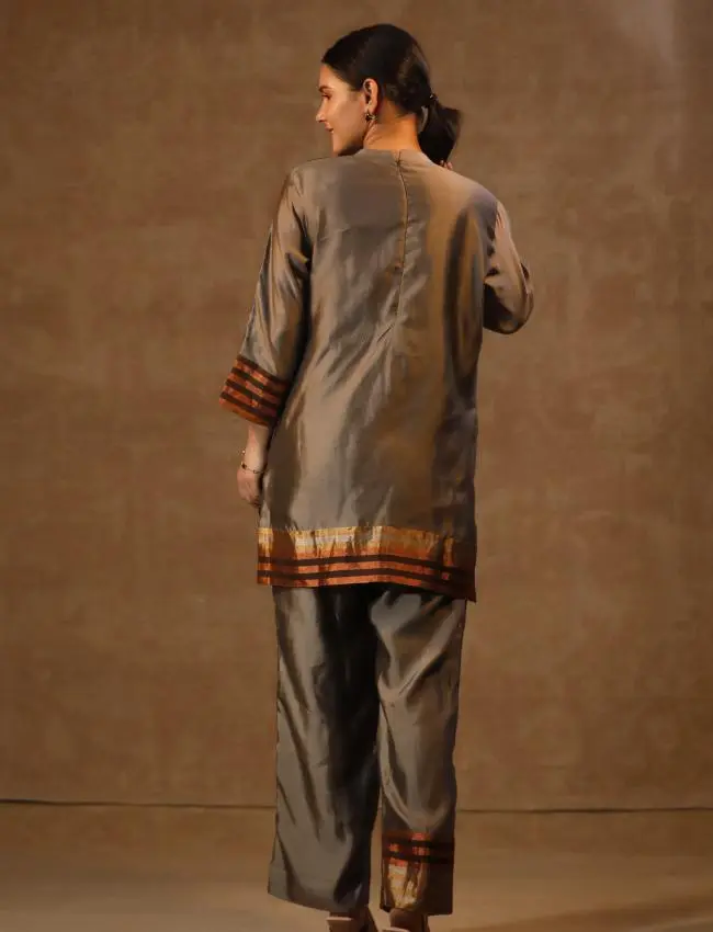 DHUN PATCH ZARI STRIPE HIGH NECK KURTA SET(K06)