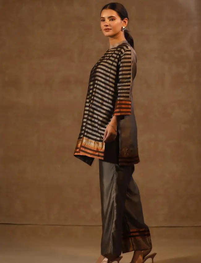 DHUN PATCH ZARI STRIPE HIGH NECK KURTA SET(K06)