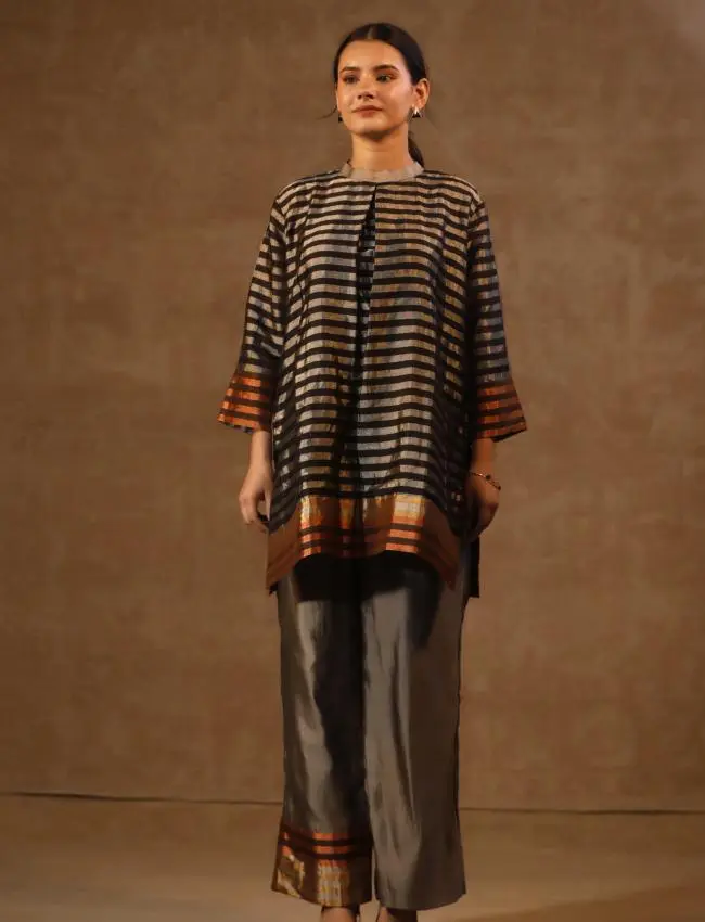 DHUN PATCH ZARI STRIPE HIGH NECK KURTA SET(K06)