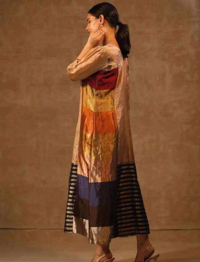 DHUN ZARI STRIPED V - DRESS(K07)