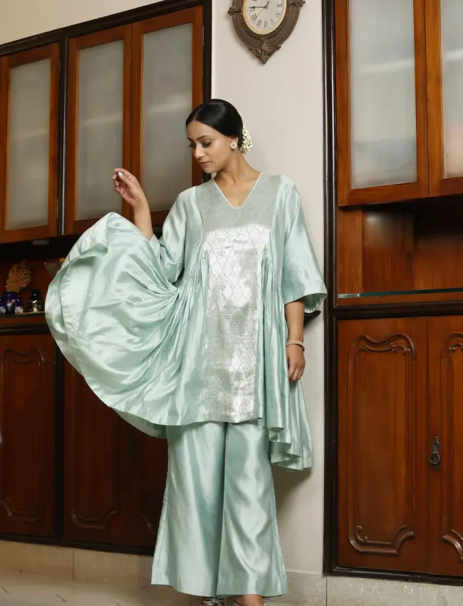 Eeda_Sehej_Blue_Gather_KurtaSet