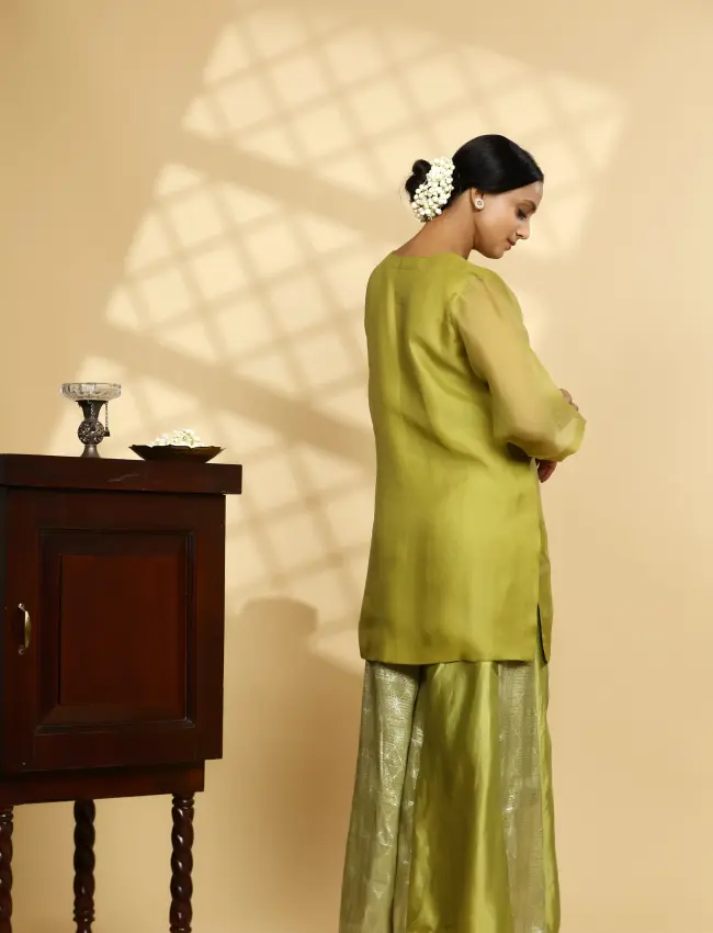 Eeda_Sehej_Green_V-Neck_KurtaSet
