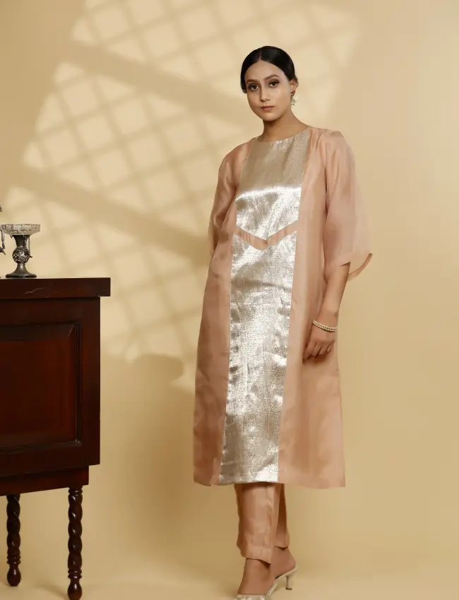 Eeda_Sehej_Peach_Patch_Long_KurtaSet
